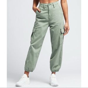 Levi’s High Waisted Cargo Utility Twill Pants in Army Green NEW